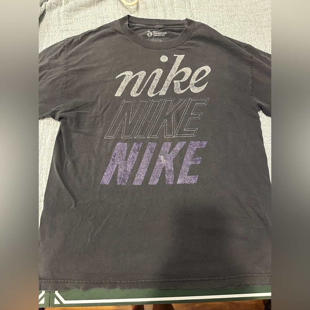 Nike Graphic Tee | Black Purple Logo T-Shirt